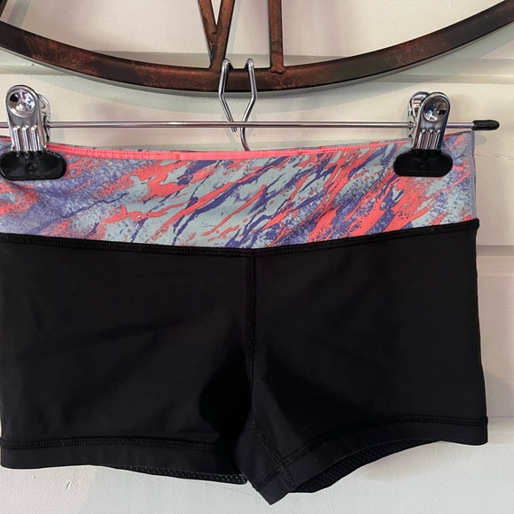 *SOLD* Iviva Bike Shorts - Picture 2 of 2